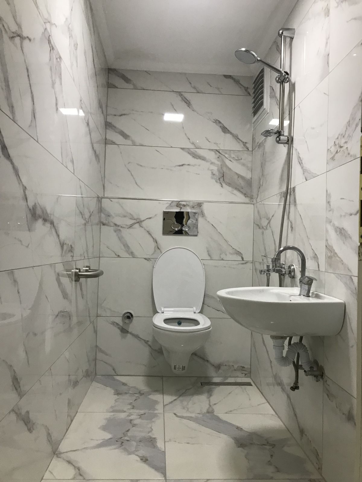 كشف تسربات بأجهزة حديثة